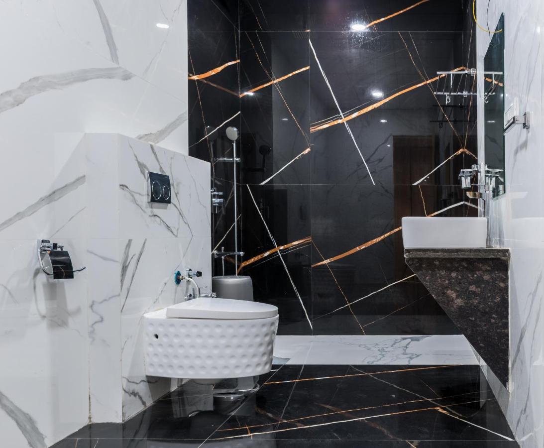 Meridian Hotel & Banquet Сурат Екстер'єр фото