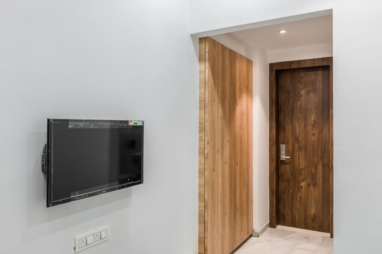 Meridian Hotel & Banquet Сурат Екстер'єр фото