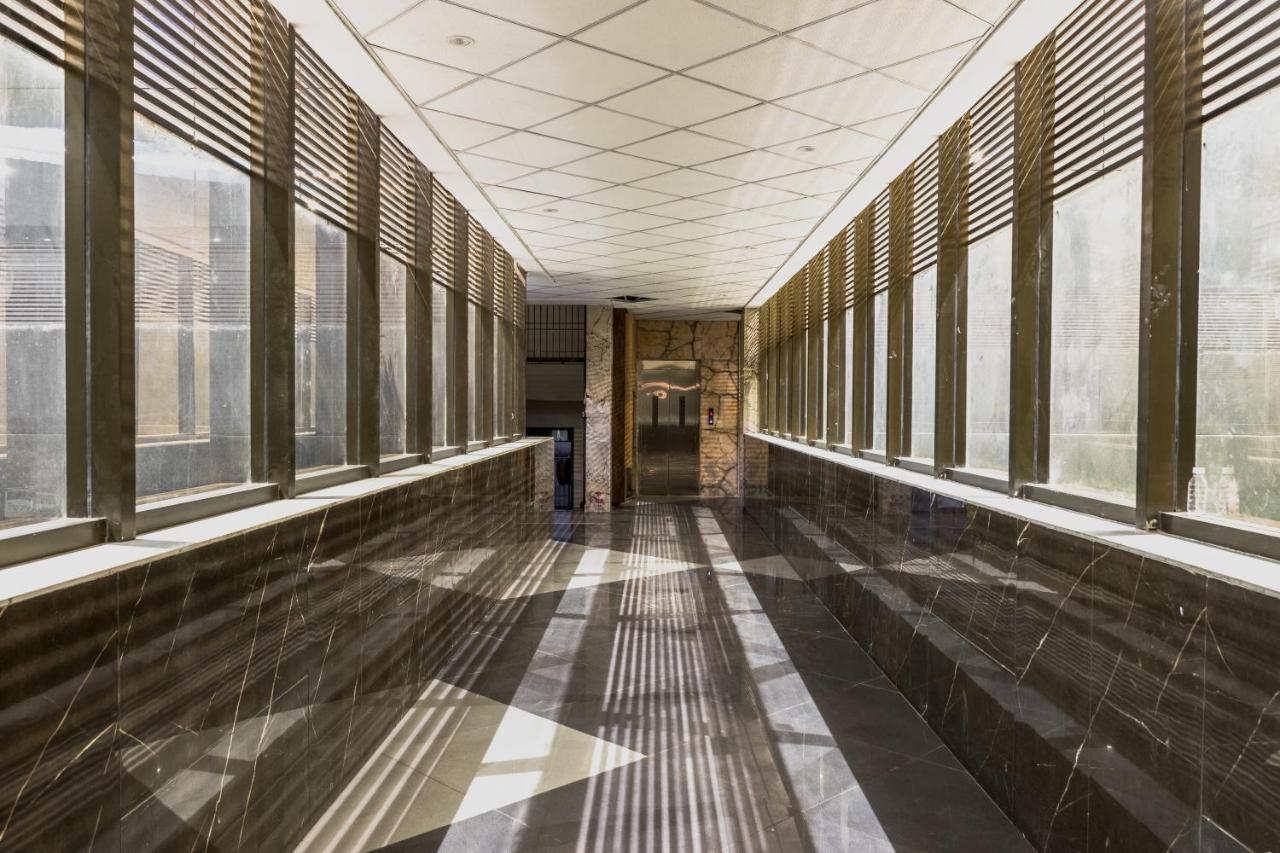 Meridian Hotel & Banquet Сурат Екстер'єр фото